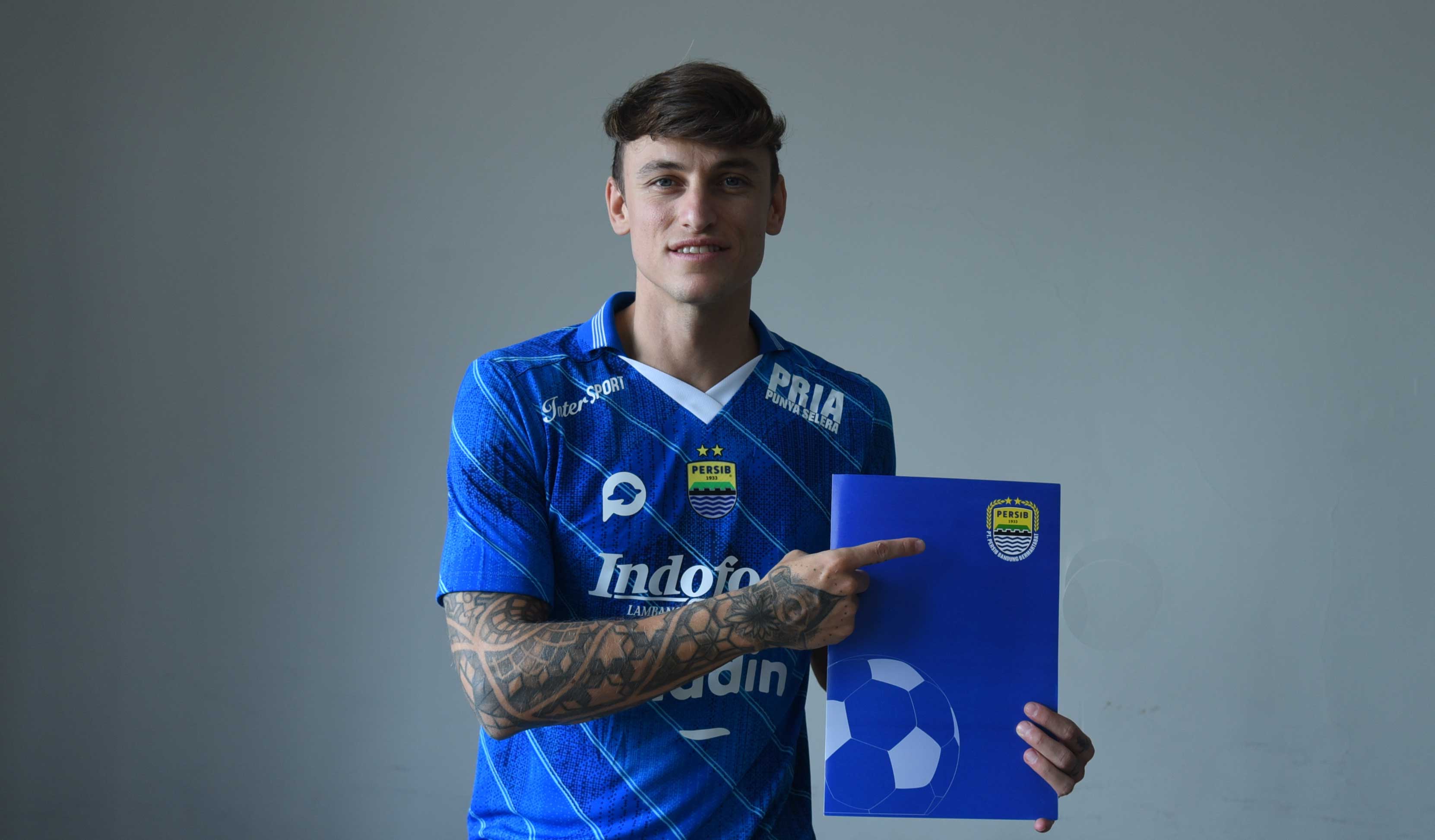 Persib Rekrut Dua Pemain Asing, Daisuke Sato dan Del Pino Dilepas?