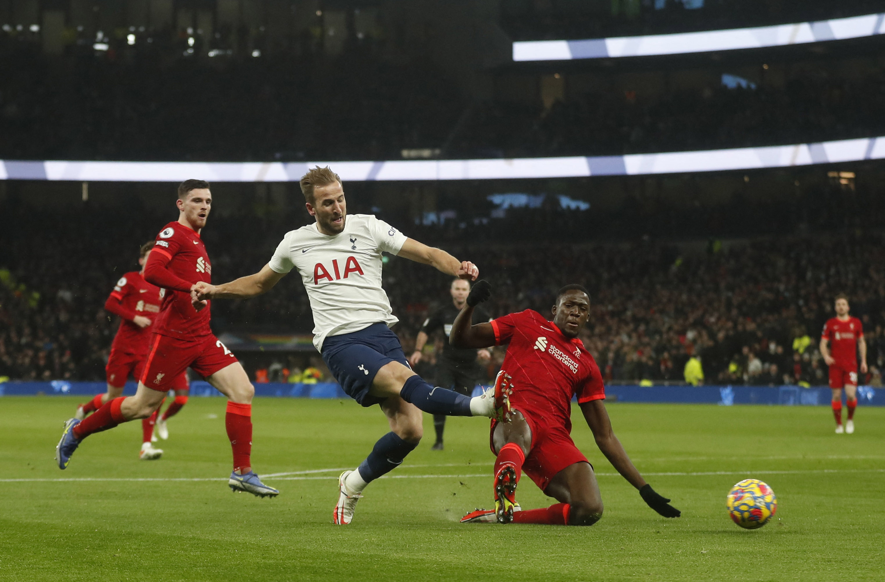 Tottenham Hotspur 2-2 Liverpool: Saling Berbalas Gol dan Drama Kartu Merah