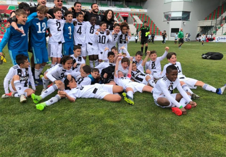 Ikuti Jejak Sang Ayah, Putra Cristiano Ronaldo Menangi Trofi Bersama Tim Muda Juventus