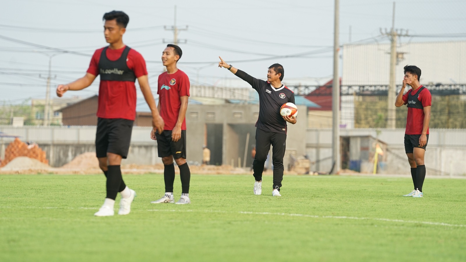 Indra Sjafri Puas dengan Fasilitas Lapangan Latihan Timnas Indonesia U-22 di SEA Games 2023