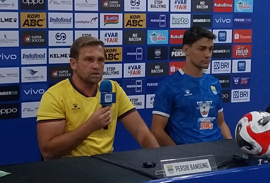 Persib Tanpa Bojan Hodak Lawan Madura United