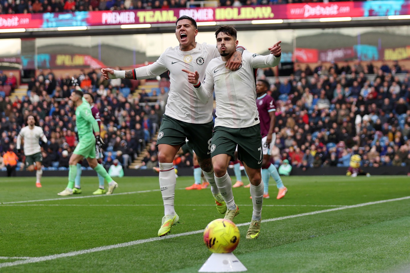 Hasil Premier League: Menang 2-0 di Markas Burnley, Chelsea Naik ke Urutan Dua