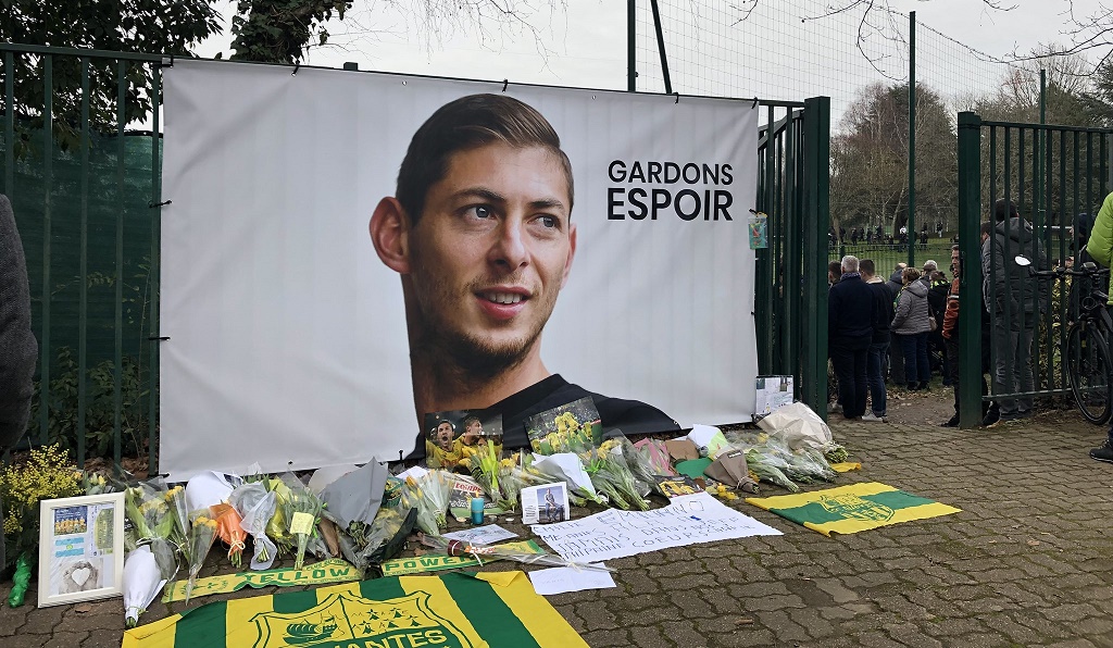 Dari Aguero ke Lionel Messi, Pencarian Emiliano Sala Diharapkan Terus Berlanjut