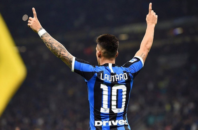 Barcelona dan Manchester United Saling Sikut Berebut Penyerang Inter Milan
