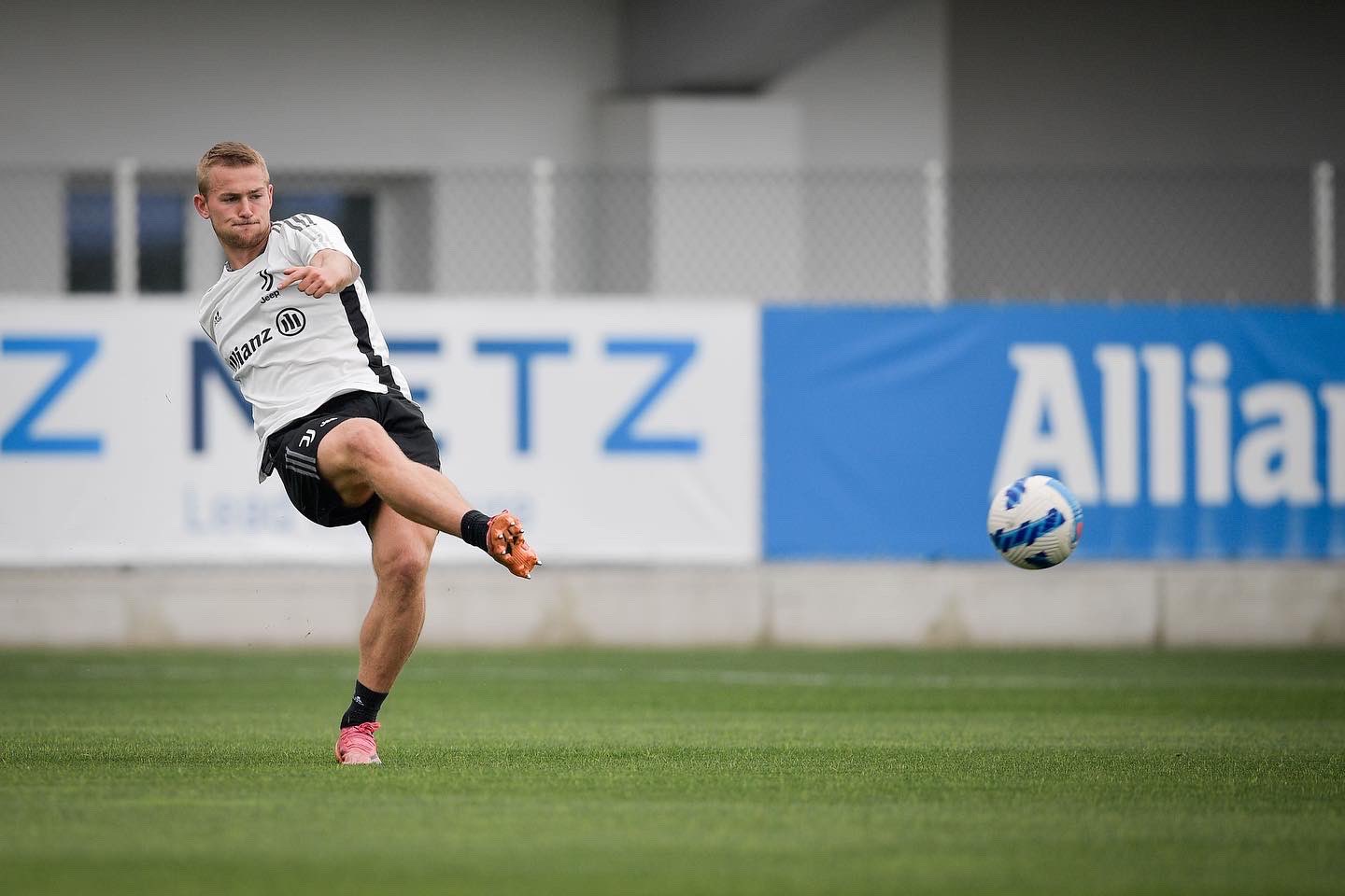 Raiola Sebut De Ligt Akan Tinggalkan Juventus, Allegri Beri Pesan Menohok