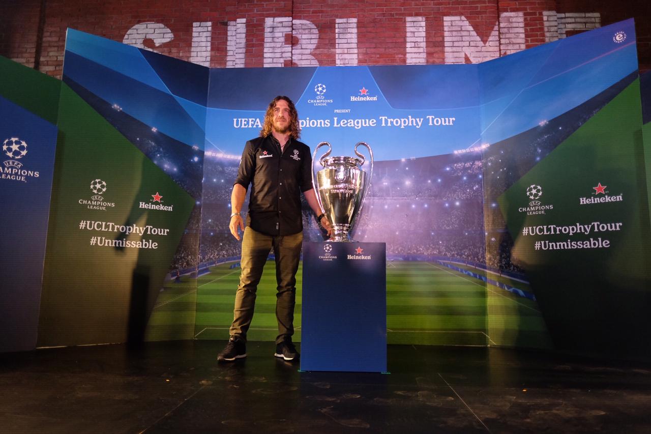 Carles Puyol Bawa Trofi Liga Champions ke Jakarta