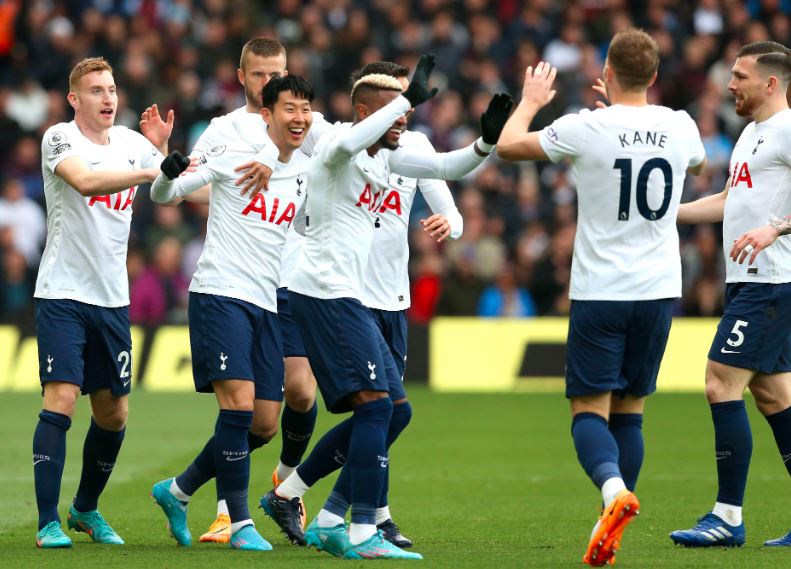 Antonio Conte Beri Jawaban Terkait Isu Skuad Tottenham Keracunan Makanan