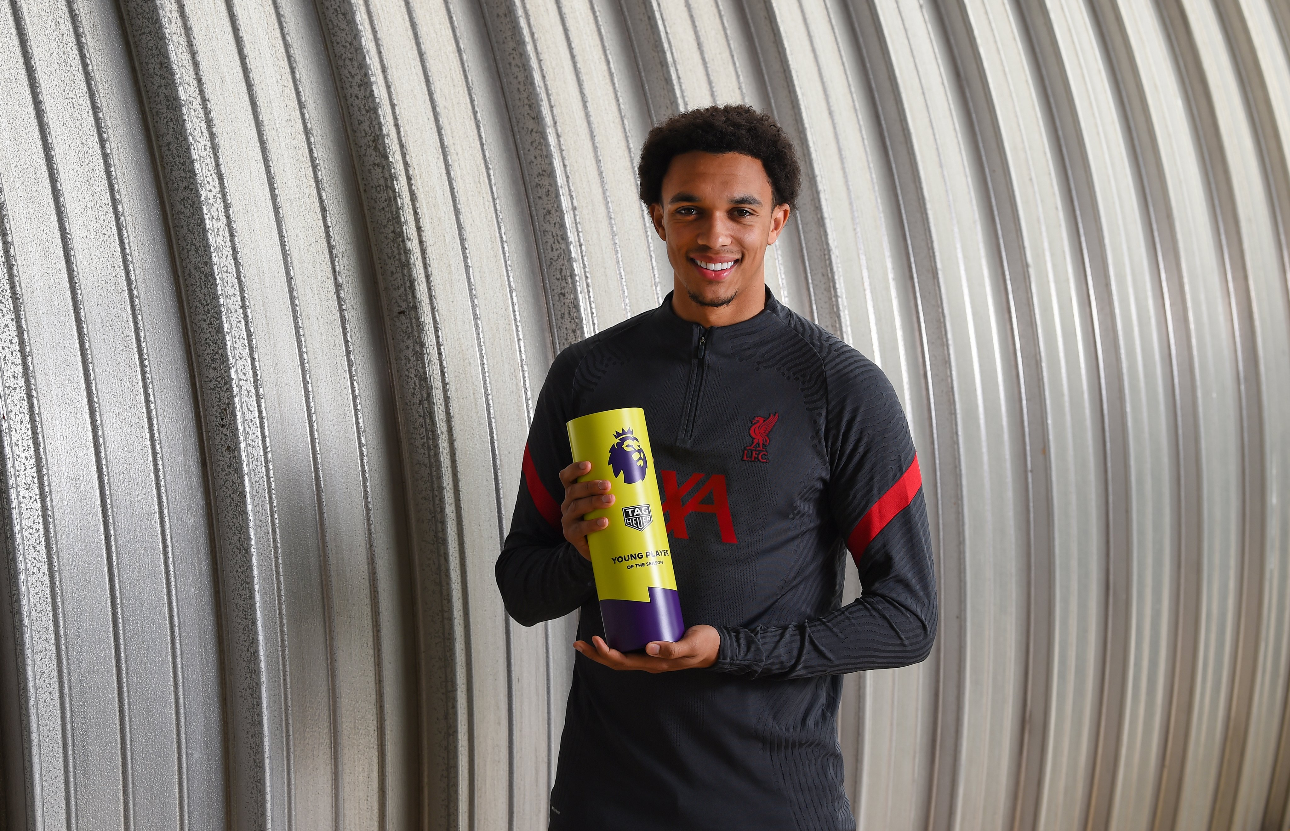 Aksi SJW Marcus Rashford Bikin Trent Alexander-Arnold Angkat Topi