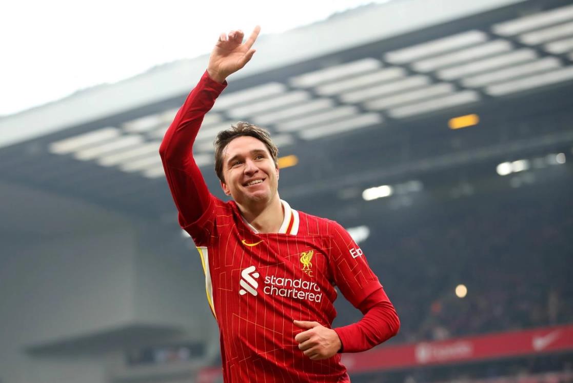 Federico Chiesa Cetak Gol, Tak Dijamin Arne Slot Jadi Starter di Liverpool