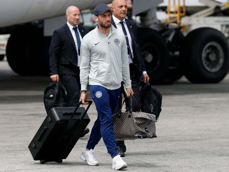 Akhiri Spekulasi ke Fenerbahce atau Galatasaray, Hakan Calhanoglu Bertahan di Inter Milan