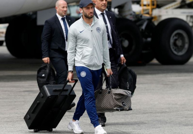 Akhiri Spekulasi ke Fenerbahce atau Galatasaray, Hakan Calhanoglu Bertahan di Inter Milan