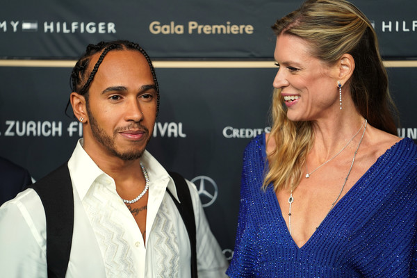 Lewis Hamilton Percaya Bisa Berikan Kontribusi Positif Bila Gabung Ferrari