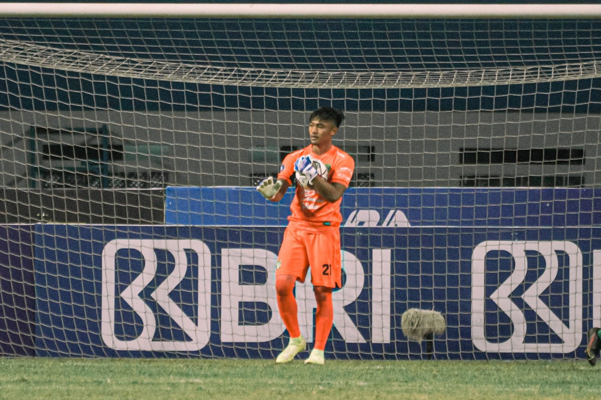 Penampilan Berubah, Kiper Persebaya Ernando Ari Dapat Pujian