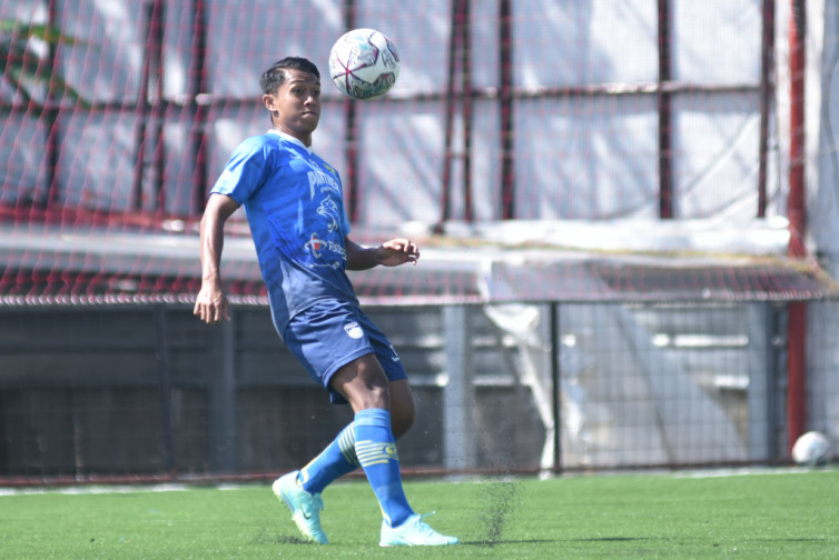 Winger Persib Febri Hariyadi Dikritik Bobotoh, Robert Rene Alberts Beri Tanggapan