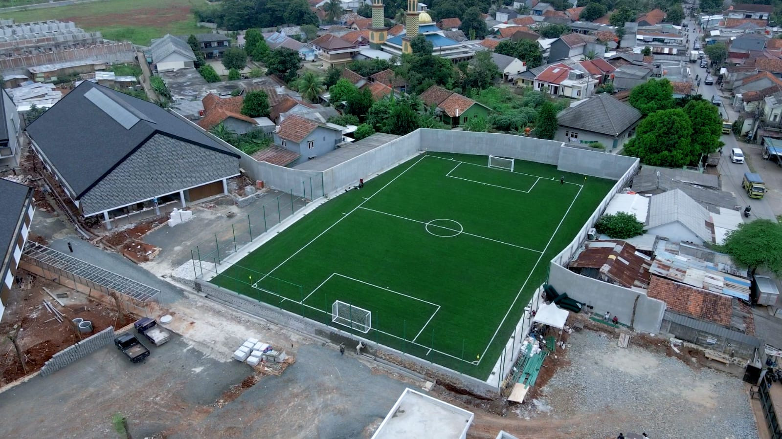 Nil Maizar Terkesan dengan Lapangan Dewa United Sports Centre