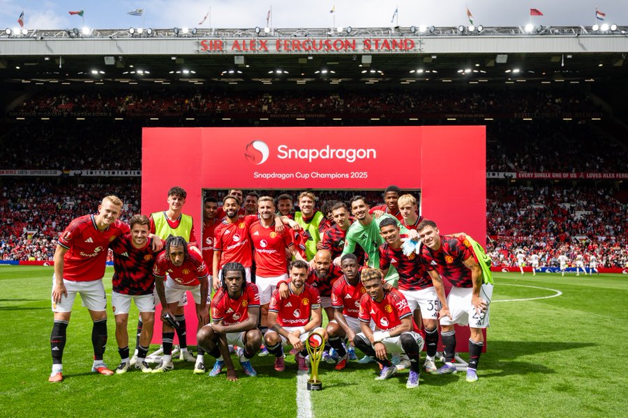 Manchester United dan Arsenal Raih Trofi, AC Milan Tertahan