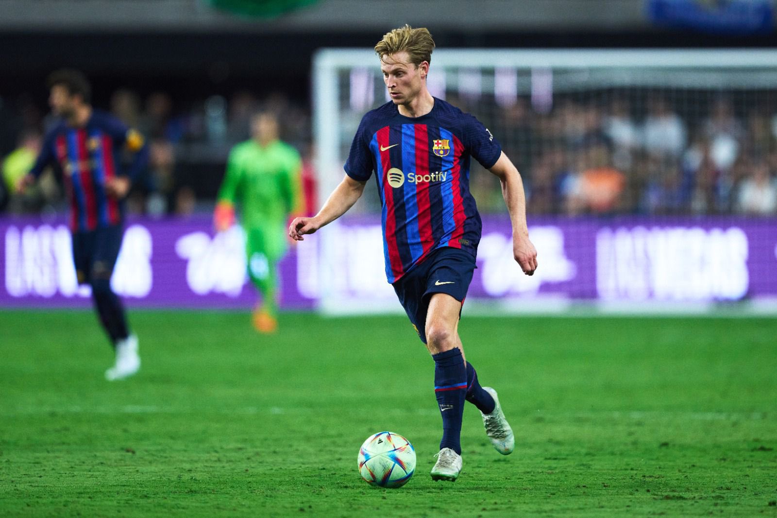Kembali Jadi Gelandang, Sinyal Frenkie de Jong Bertahan di Barcelona?
