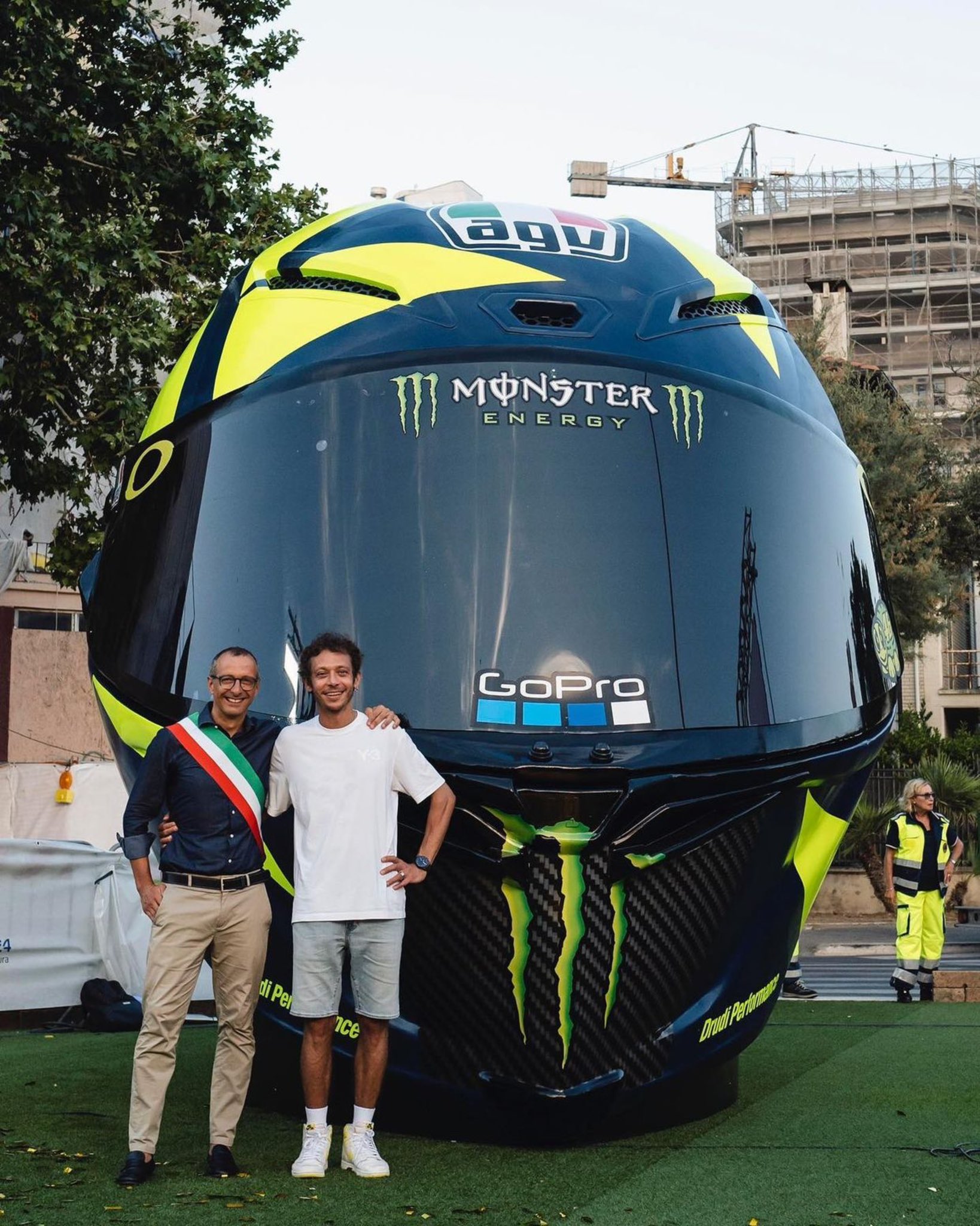 Helm Raksasa untuk Sang Legenda