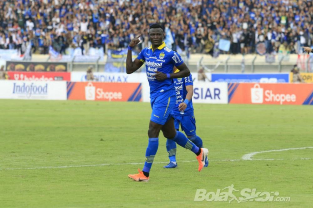Sudah Putuskan Mundur, Ezechiel N'Douassel Masih Berstatus Pemain Persib Bandung