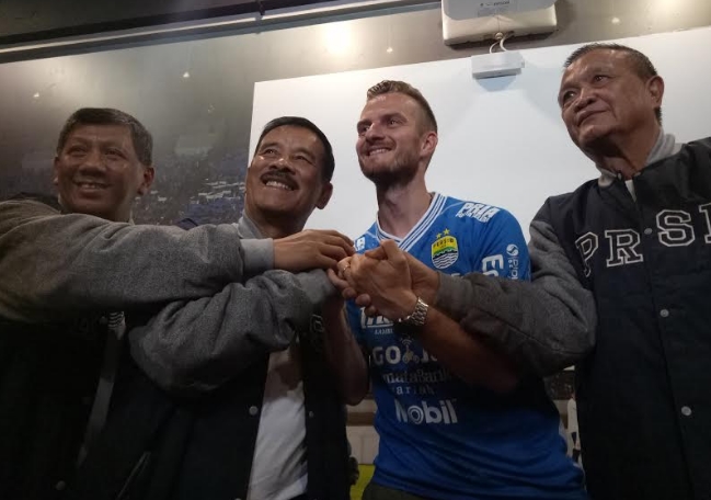Tak Langsung Dikontrak, Rene Mihelic akan Diuji Persib Bandung Selama Sepekan