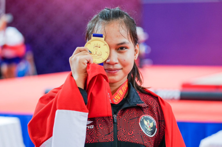 Juliana Klarisa Sumbang Medali Emas dari Angkat Besi