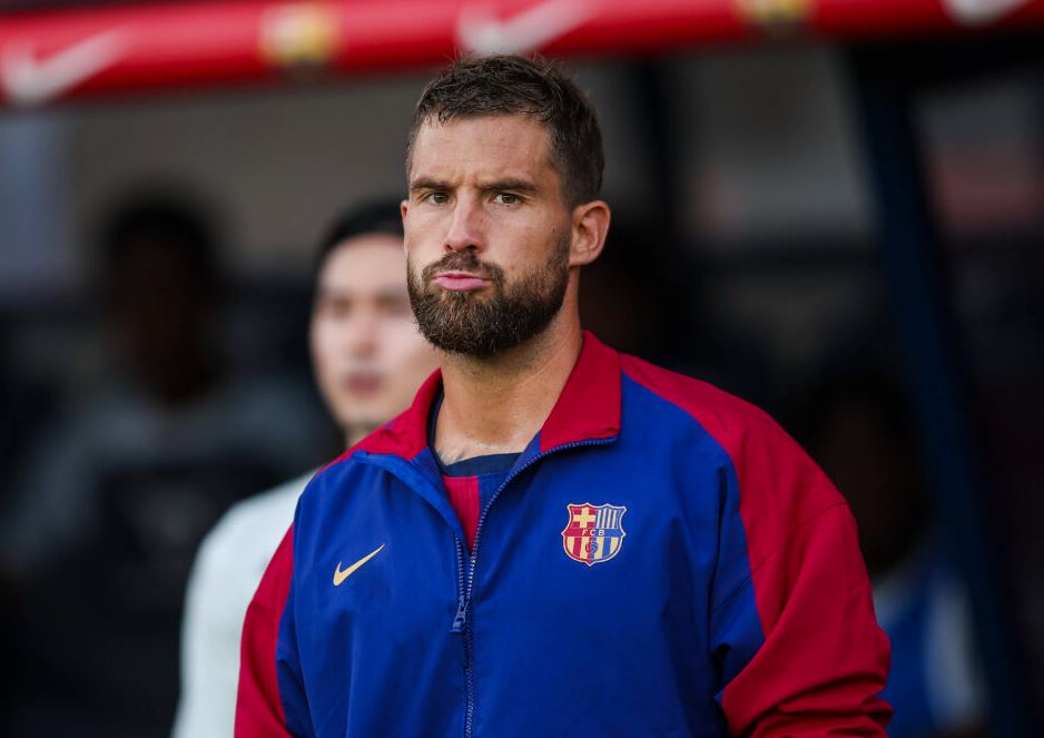 Tinggalkan Barcelona, Inigo Martinez Takut Berbicara Langsung kepada Hansi Flick