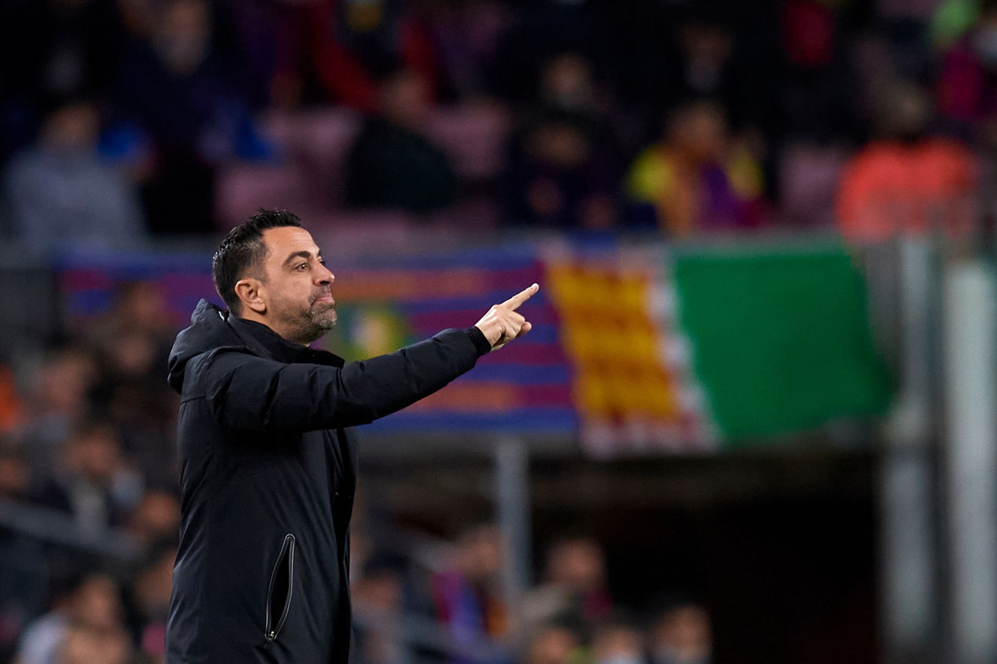 Barcelona Tertahan, Xavi Samai Rekor Buruk Louis van Gaal