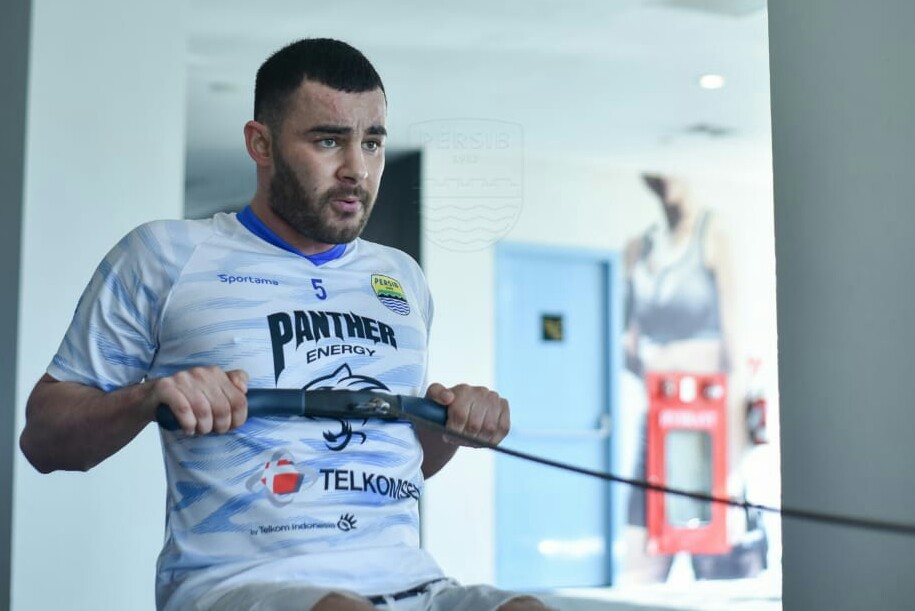 Pelatih Persib Bicara soal Kondisi Pemain Anyar Farshad Noor