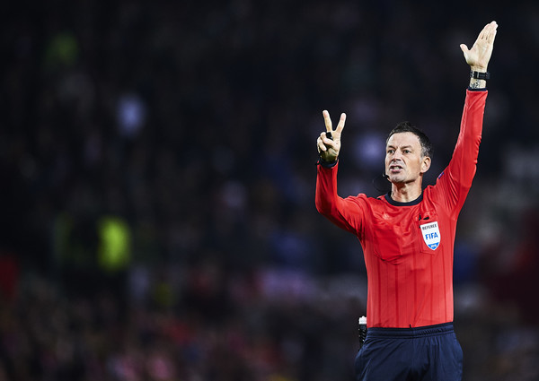 Liga China Juga Berniat Rekrut Wasit Mark Clattenburg