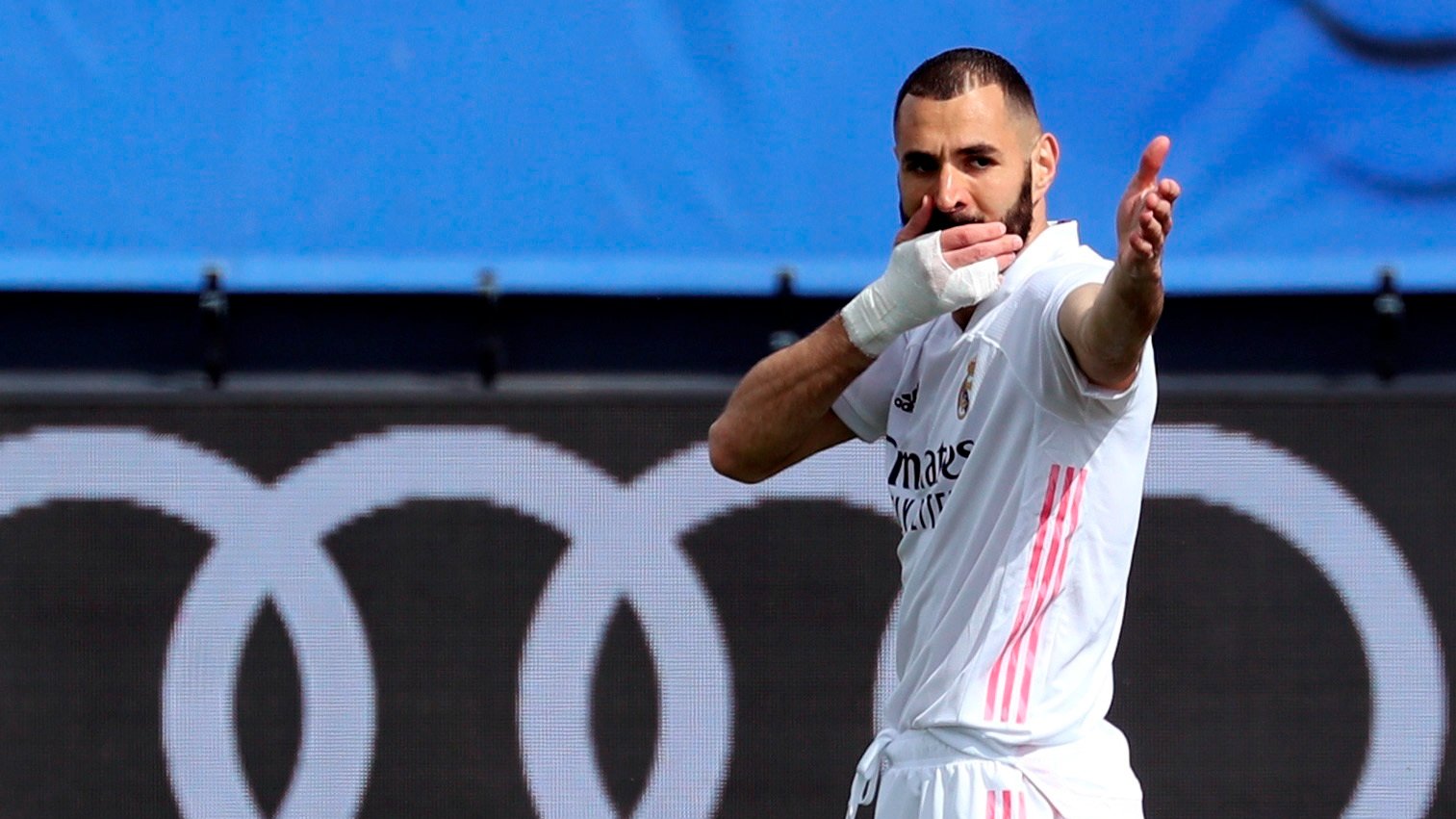 Real Madrid 2-0 Eibar: Benzema Ukir Catatan Spesial, Los Blancos Geser Barcelona
