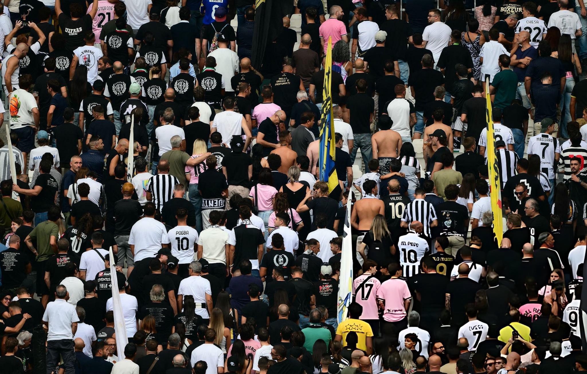Miris, Suporter Juventus Membelakangi Lapangan saat Mengheningkan Cipta untuk Legenda Inter