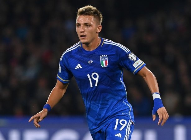 Inter dan Milan Saling Sikut Rebutan Striker Masa Depan Italia, Mateo Retegui