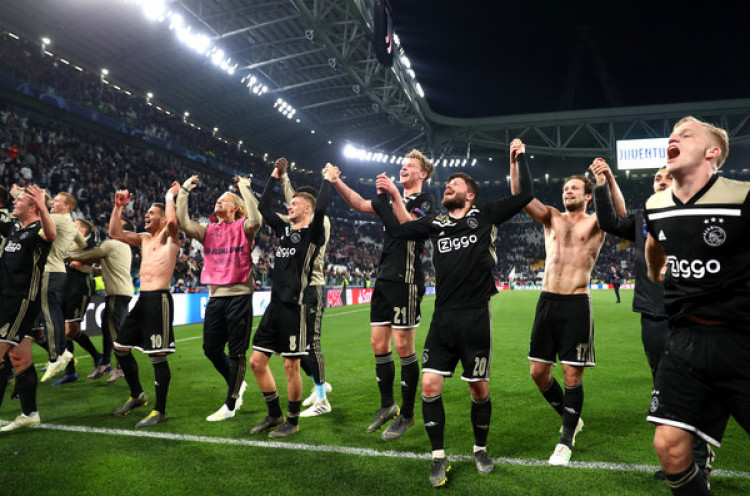 Bek Tottenham Gentar dengan Semangat Pantang Mundur Ajax