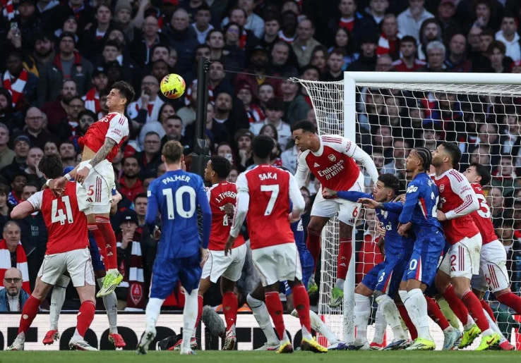 Membosankan, Tiga Gol di Derby London Tercipta dari Situasi Bola Mati