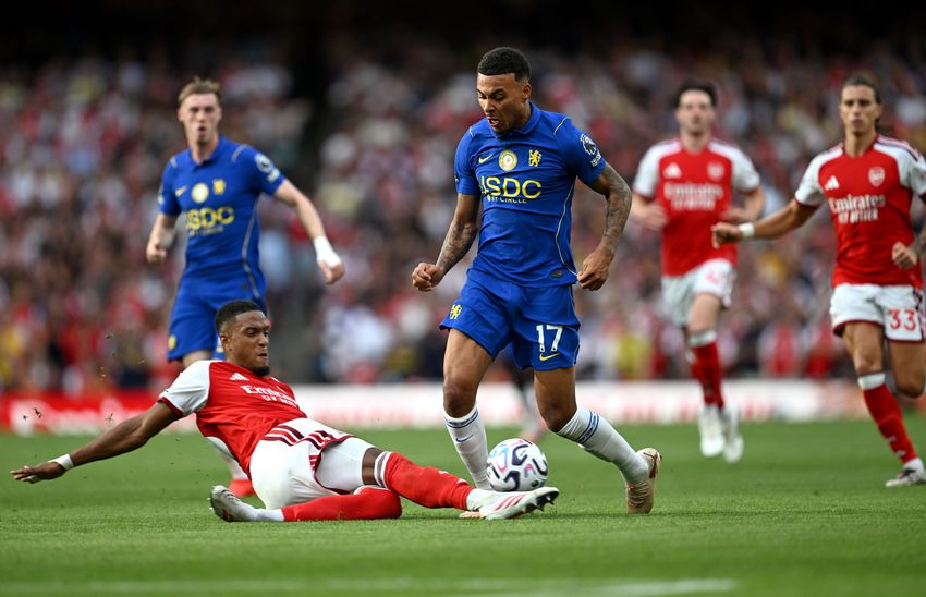 Duel Ezri Konsa dan Morgan Rogers. (Laman Resmi Premier League)