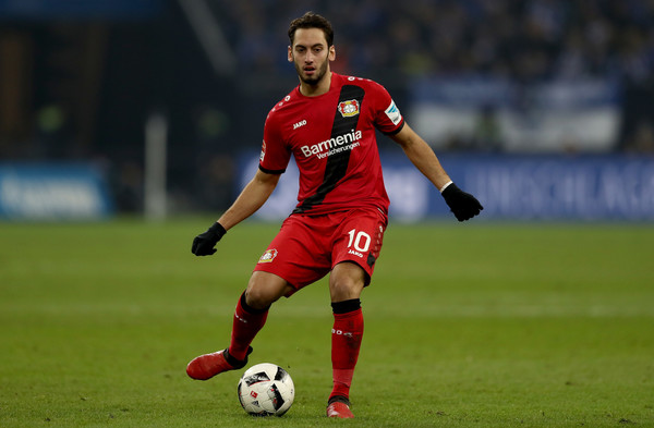 Calhanoglu Bantah Dirinya Akan Gabung Chelsea