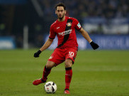 Calhanoglu Bantah Dirinya Akan Gabung Chelsea