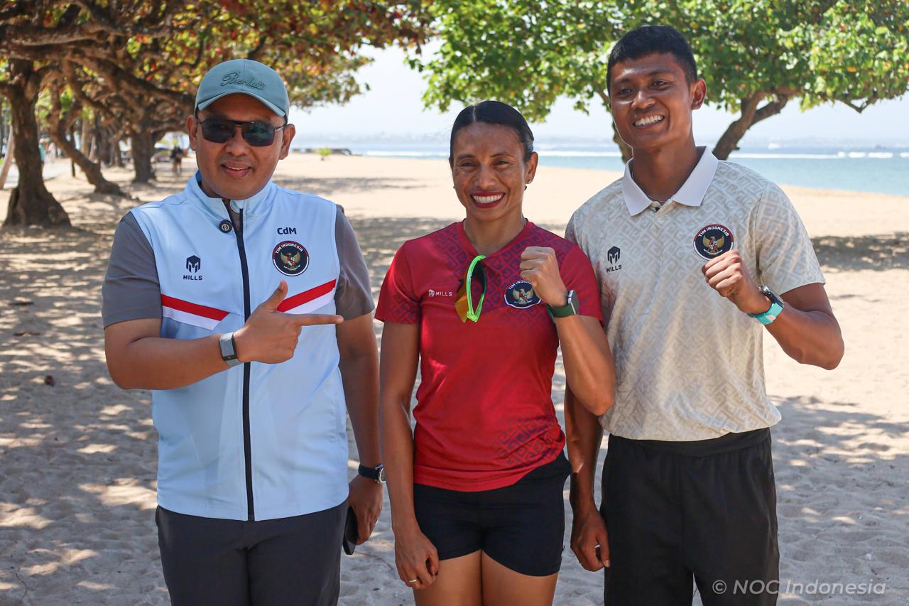 CdM Indonesia, Todotua Pasaribu, bersama Maria Natalia Londa. (NOC Indonesia)