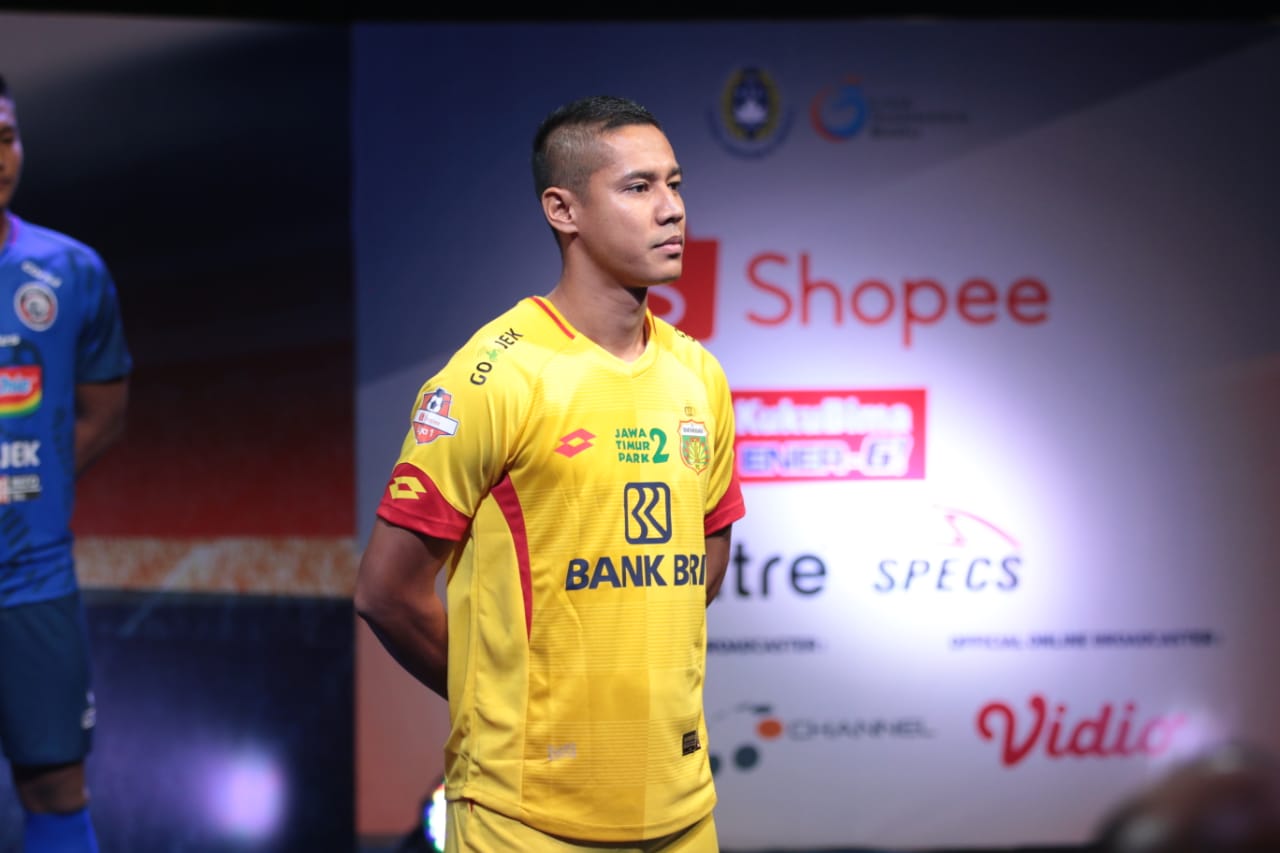 Cerita di Balik Pertukaran Jersey Indra Kahfi dengan Bambang Pamungkas