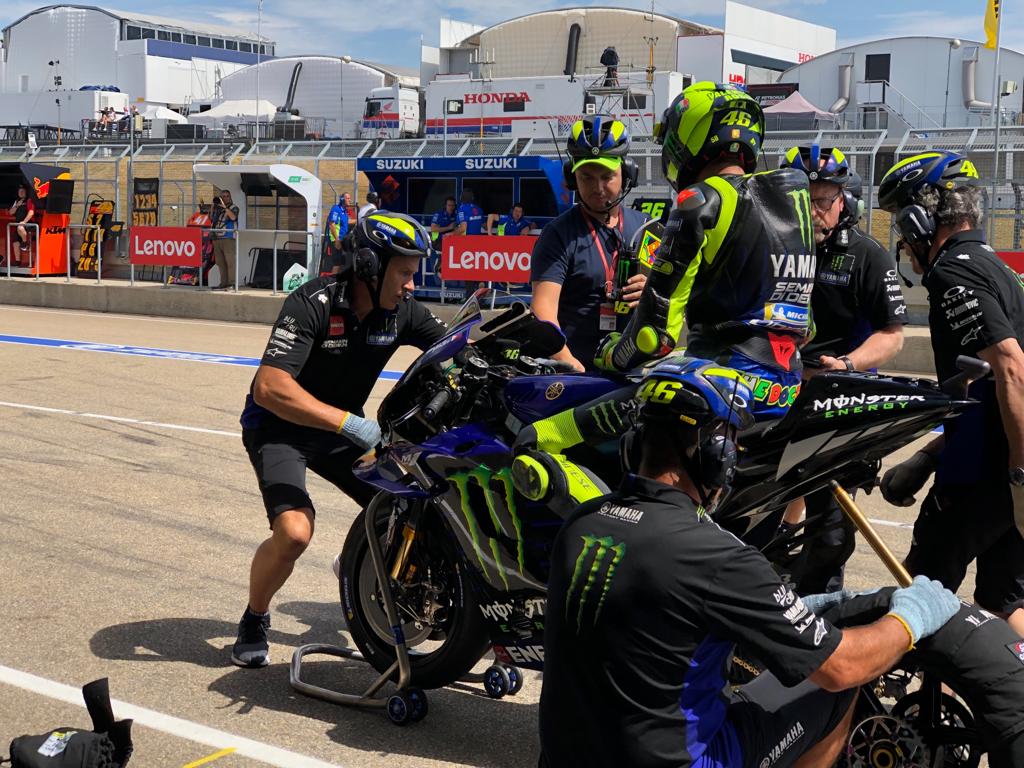Valentino Rossi Ibaratkan Kesulitan Motor Yamaha seperti Sukarnya Hubungan Percintaan