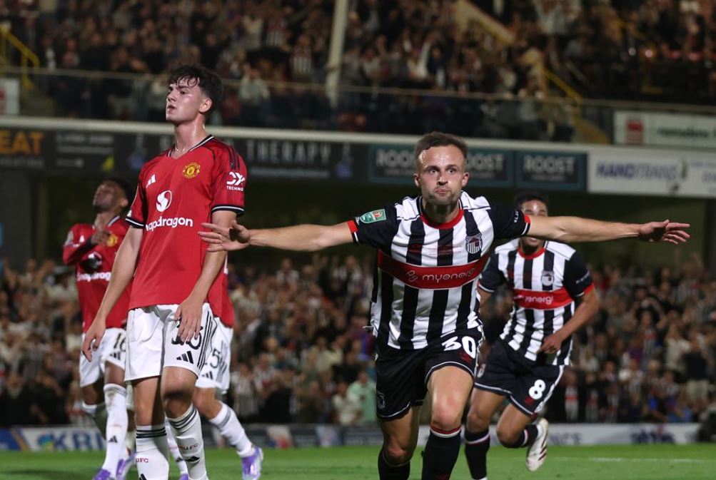 Hasil Piala Liga: Kalah Adu Penalti 11-12, Manchester United Disingkirkan Tim Divisi Empat