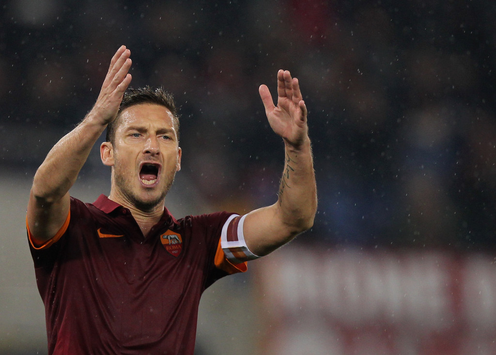 Ketika Francesco Totti Ingin Memukul Pavel Nedved