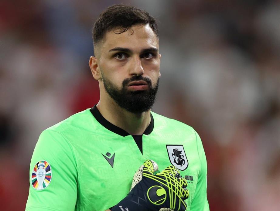 Kabar Transfer Liverpool: Rekrutan Pertama Merapat, Jual Sepp van den Berg