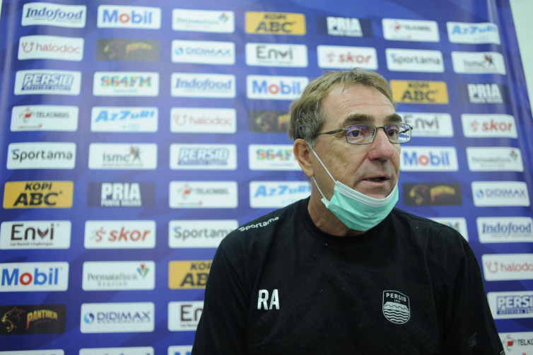 Fokus Lawan Bhayangkara FC, Pelatih Persib Cuek soal Peringatan dari Bobotoh