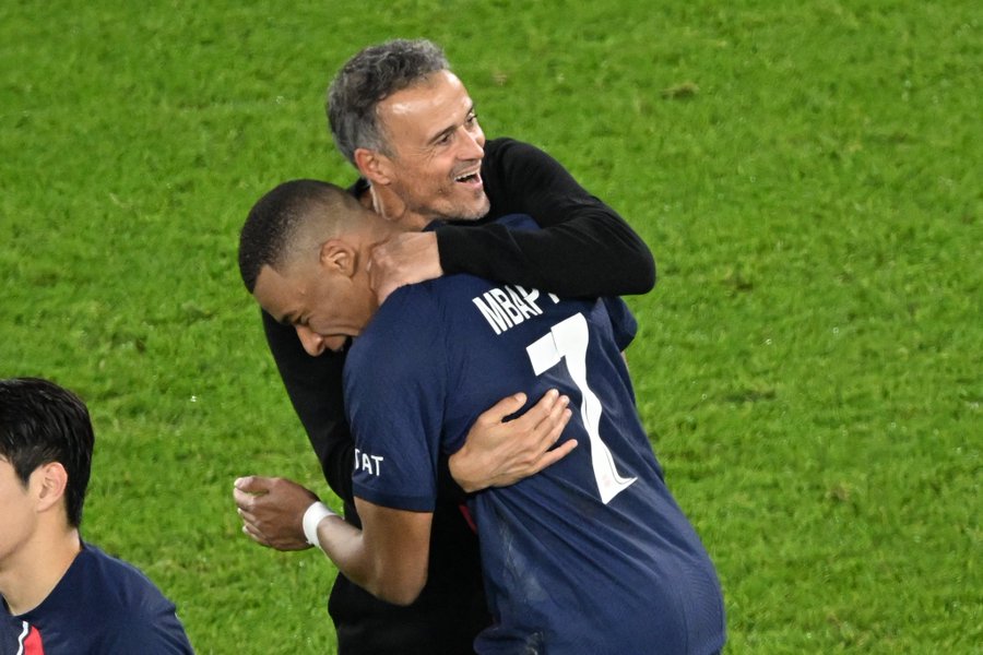 Lolos Perempat Final Liga Champions atau Mbappe Bertahan? Ini Jawaban Enrique
