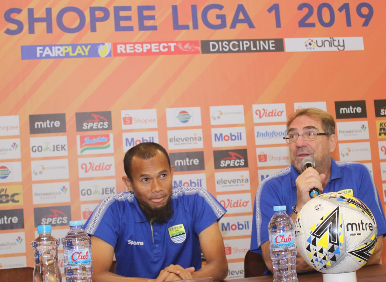Hadapi Persipura, Persib Bandung Belum Punya Komposisi Terbaik