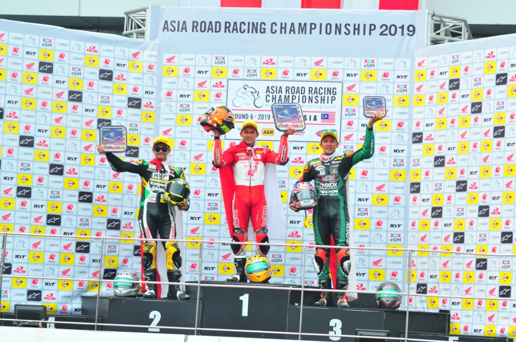 Race 2 ARRC Sepang: Awhin Sanjaya Terdepan, Posisi 1-6 Semua Pembalap Indonesia 
