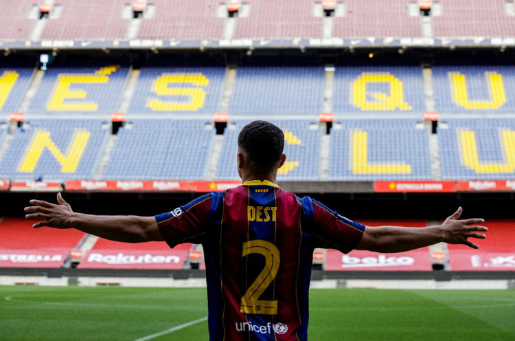 Sergino Dest Resmi Jadi Pemain Anyar Kelima Barcelona Musim Ini