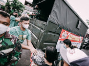 Dewa United Surabaya Salurkan Bantuan Sembako ke Warga Gianyar
