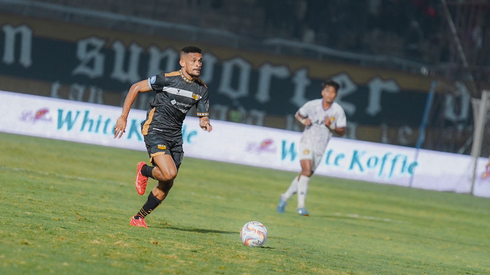 Dewa United FC Pimpin Klasemen Usai Kalahkan Persik, Jan Olde Bangga dengan Pemainnya